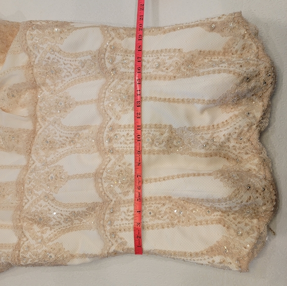 Stunning & Delicate Tiered Lace Eden Bridal Gown NWT - Picture 11 of 17